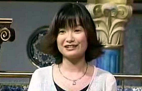 Коя е гласовата актриса за „младата“ Нори-чан от анимето Kiznaiver?